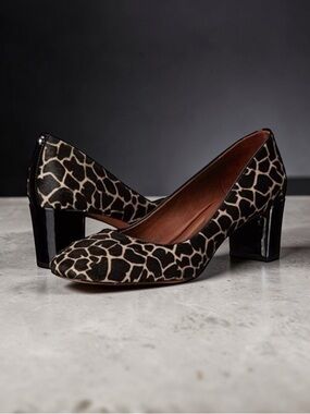 Donald J Pliner Corin Giraffe Animal Print Block Heel Pumps Size 9